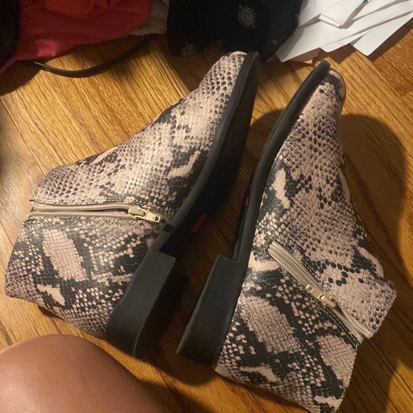 Snake skin boots - Picture 2 of 3